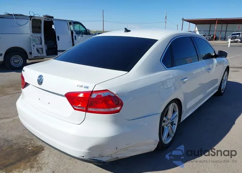 2014 Volkswagen Passat 1.8T Se z USA, uszkodzony, nr VIN 1VWBT7A31EC056596